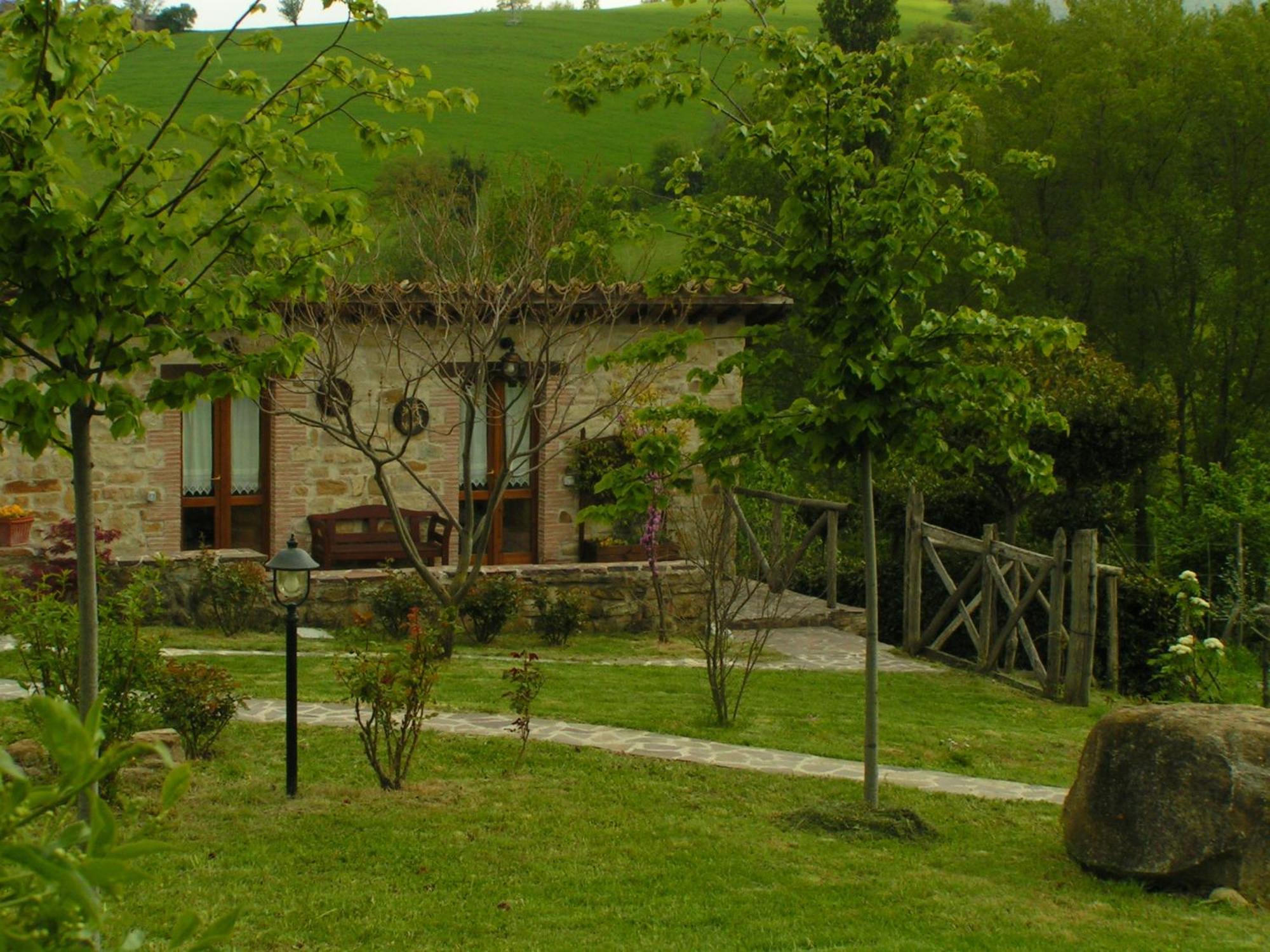 B&B Caselunghe Camerino Bagian luar foto