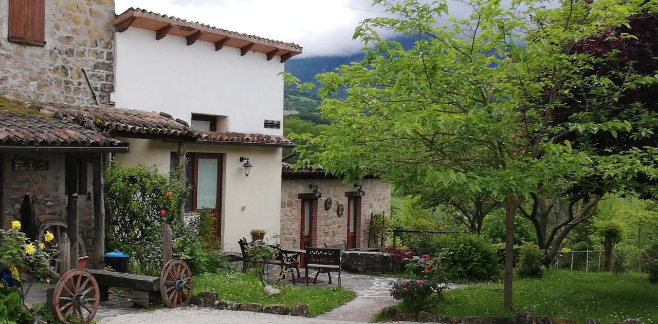 B&B Caselunghe Camerino Bagian luar foto